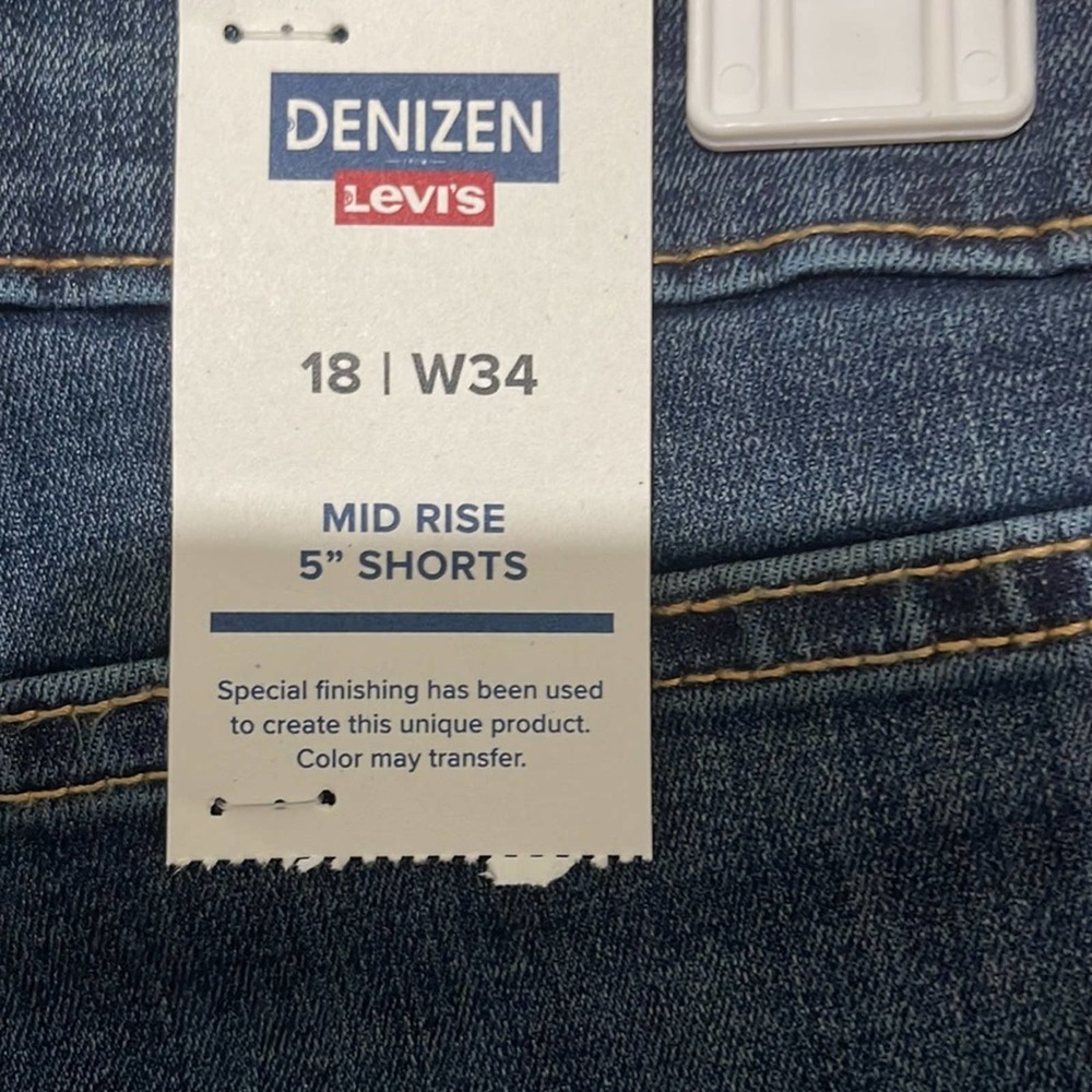 Dnizen from Levi's Women's Plus Size Mid-Rise 5" Jean Shorts NWT SZ 18 - Picture 6 of 6